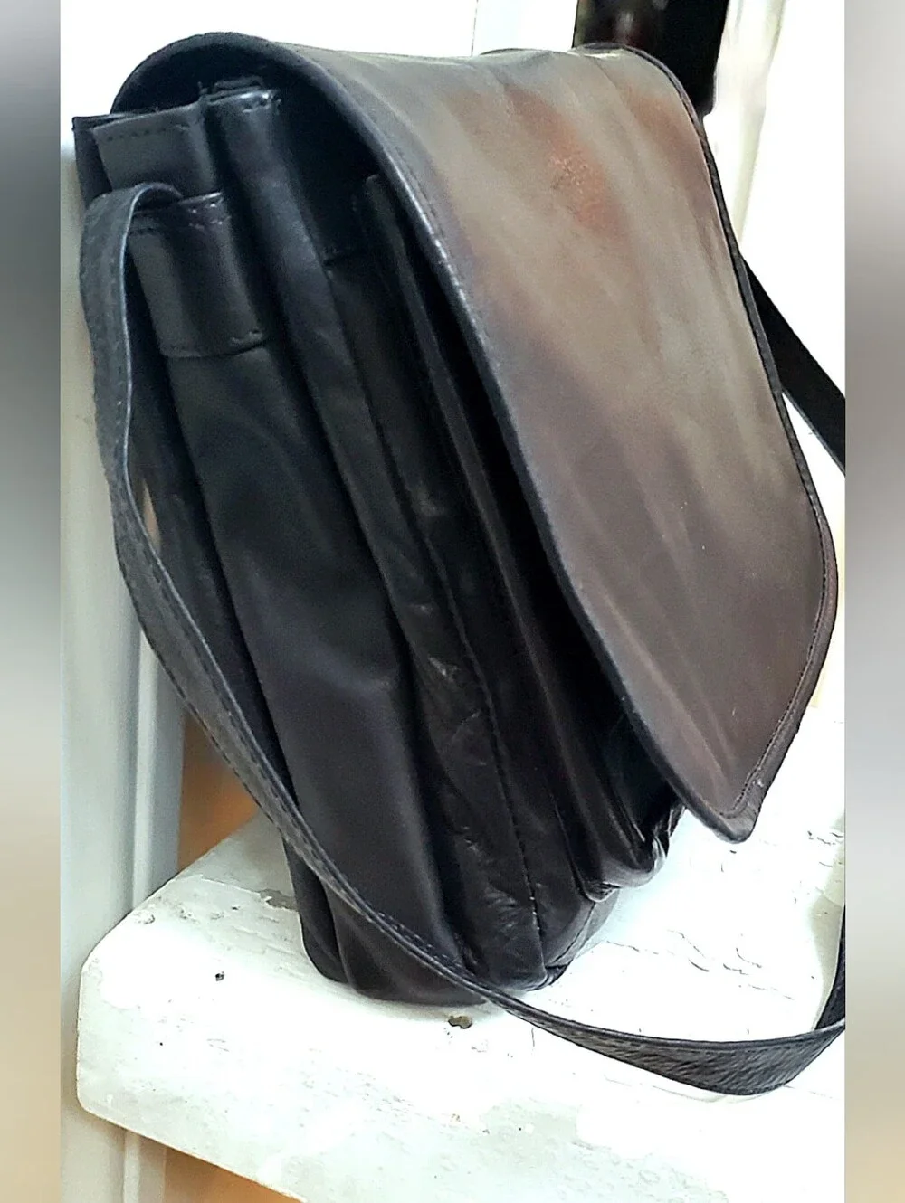 Wilsons Leather Men's Black Leather Messenger Crossbody Bag
